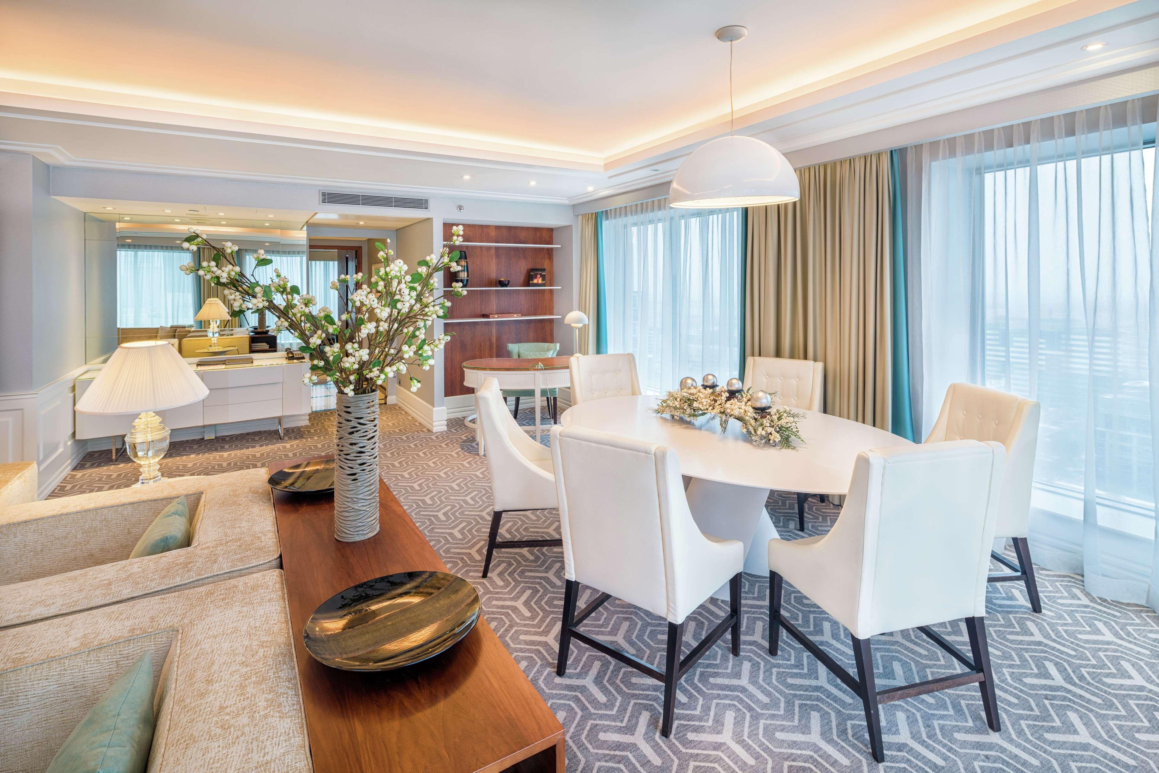 Hilton Warsaw City Hotel エクステリア 写真
