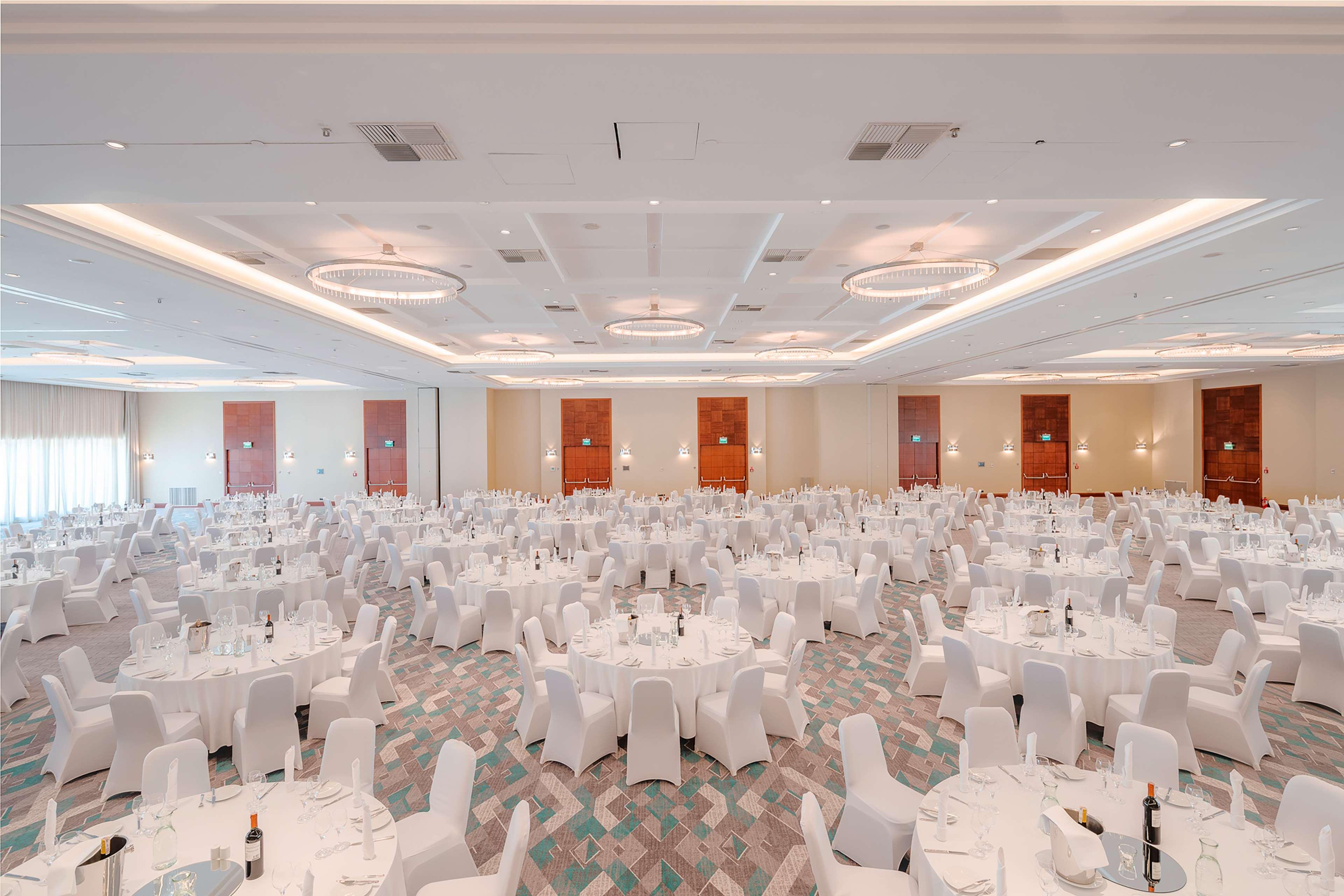 Hilton Warsaw City Hotel エクステリア 写真