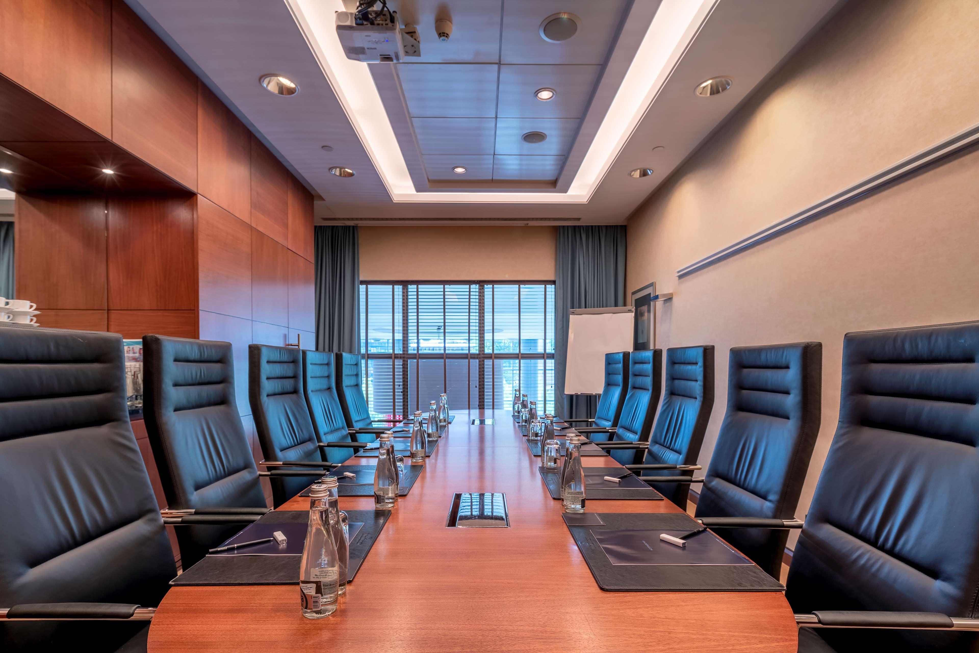 Hilton Warsaw City Hotel エクステリア 写真