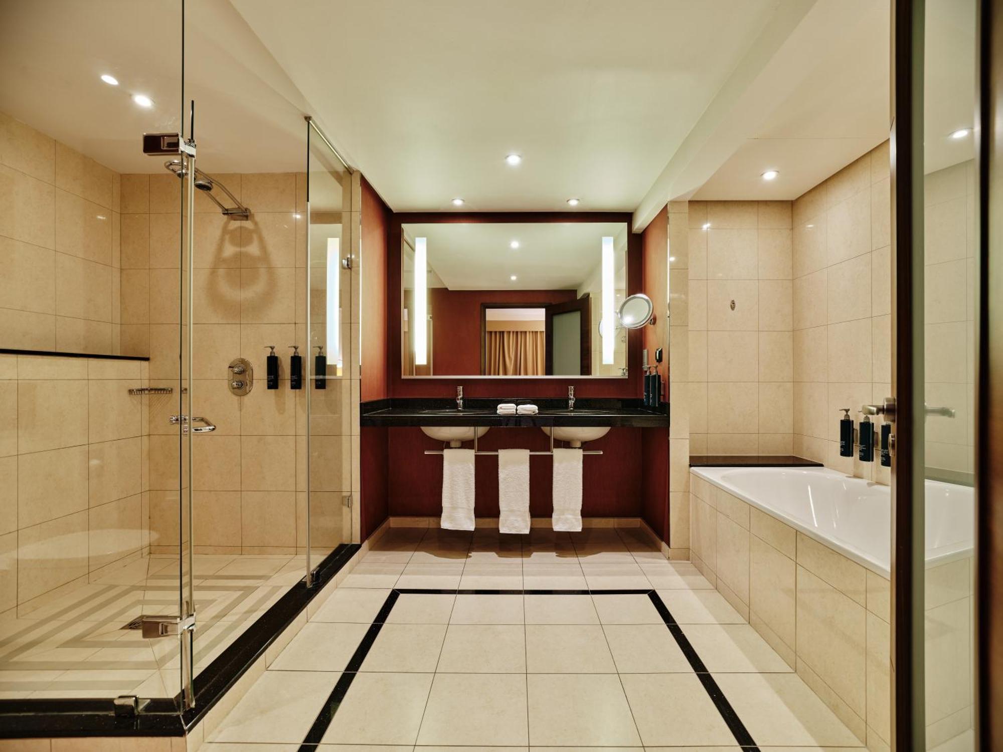 Hilton Warsaw City Hotel エクステリア 写真