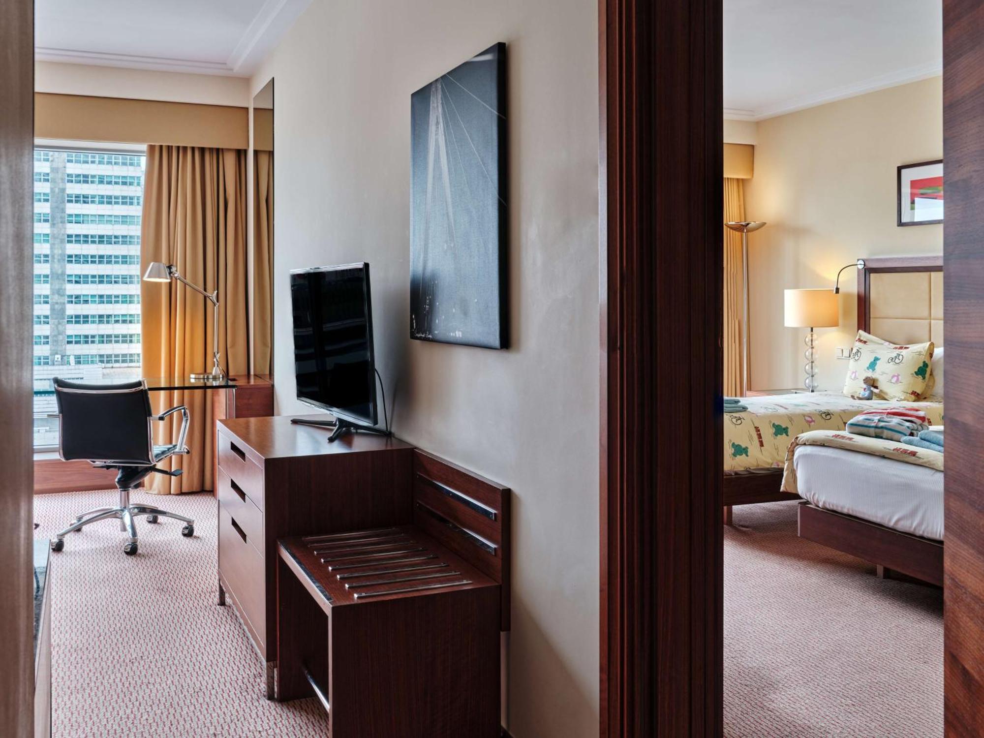 Hilton Warsaw City Hotel エクステリア 写真