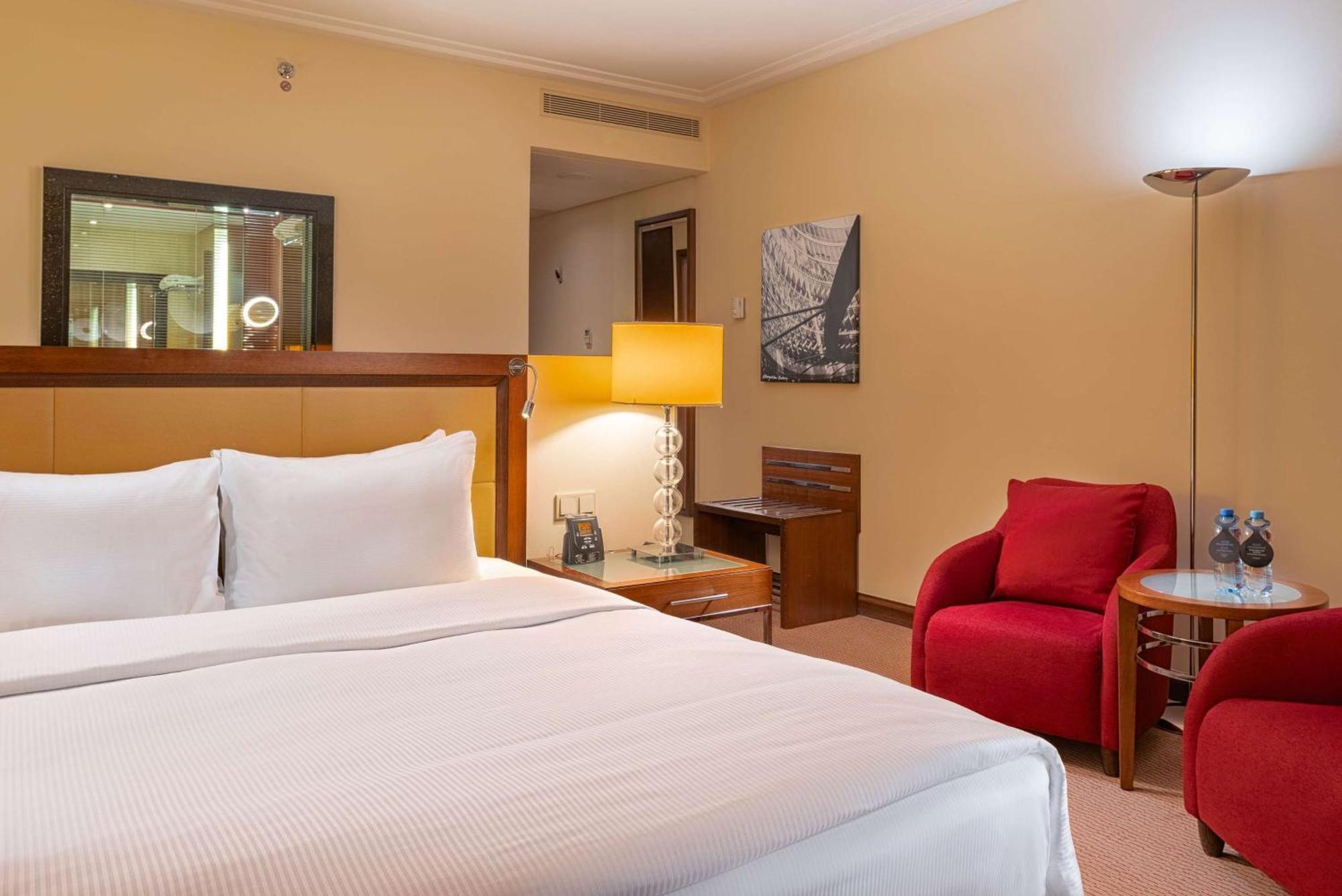 Hilton Warsaw City Hotel エクステリア 写真